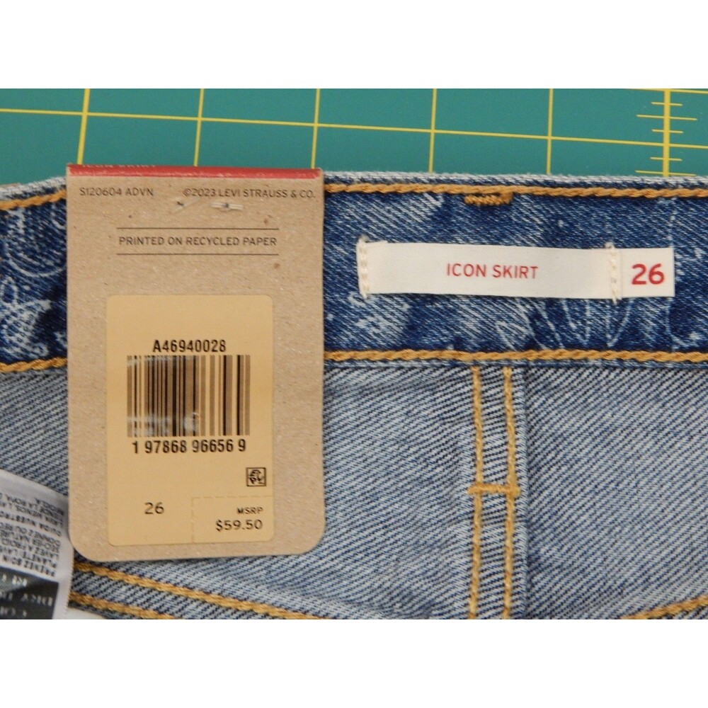 Levi's Icon Skirt Size 26 Blue Paisley Print Mid Rise Denim NWT 5 Pocket Cotton - Picture 12 of 16